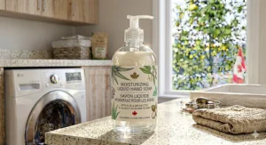 Antibacterial liquid hand soap bottle | Bouteille de savon liquide antibactérien pour les mains